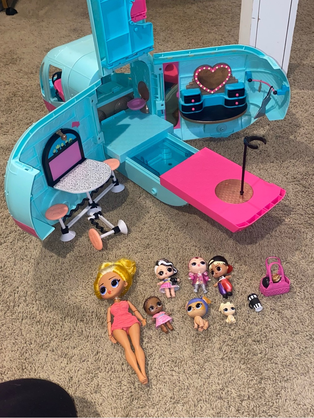 L.O.L. Surprise! Teal and Hot Pink Camper Playset with Dolls